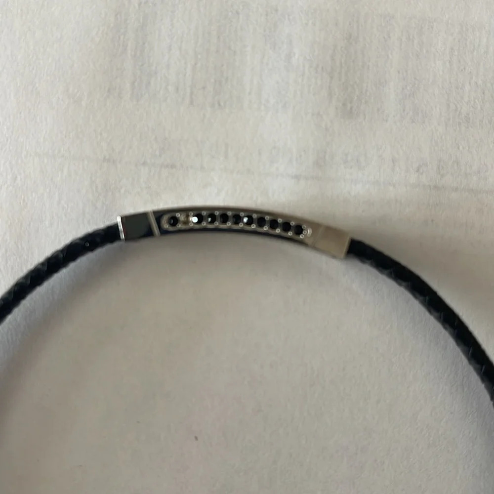 One stone missing - Picture 3 of 4